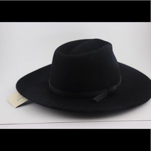 Universal Thread. Wide brim floppy hat